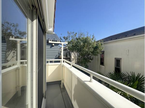 バルコニーは南西向きで陽当たり良好！