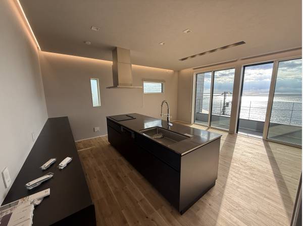 アイランドキッチンを採用