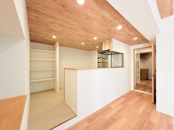 小上がりのカフェのような室内リフォーム