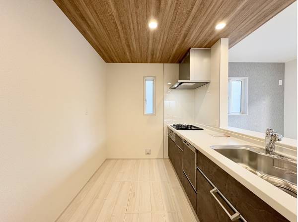 天井もお洒落なキッチンスペース