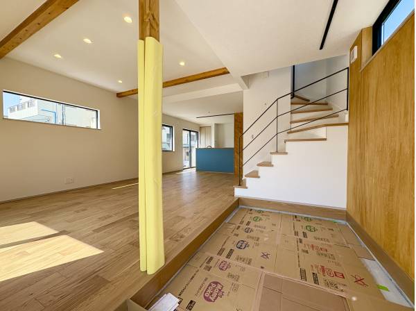 玄関スペースも広々としております！