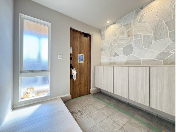 お洒落で開放的な玄関スペース