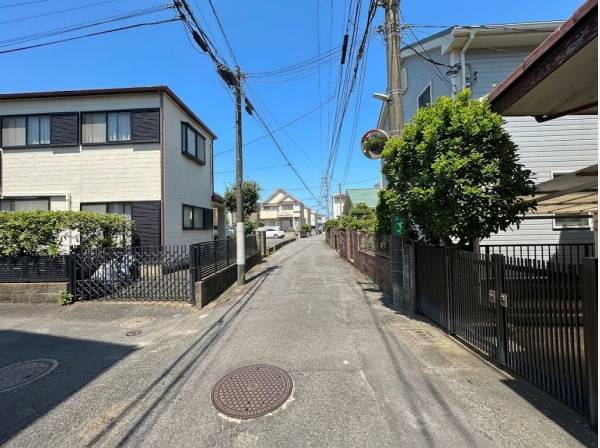 南東側道路 幅員約3.8m公道