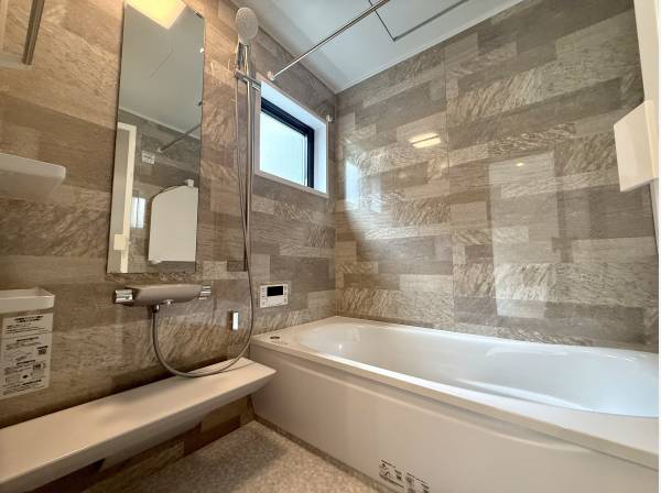 水回りスペースも室内の色合いに合わせた落ち着きのある空間！