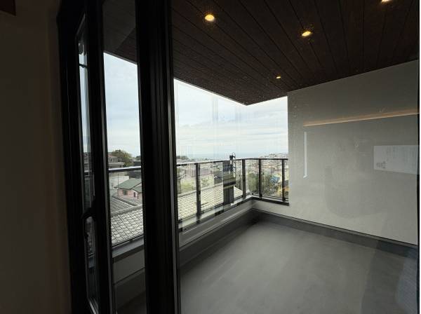 ワイドオープンサッシ採用のインナーバルコニーです