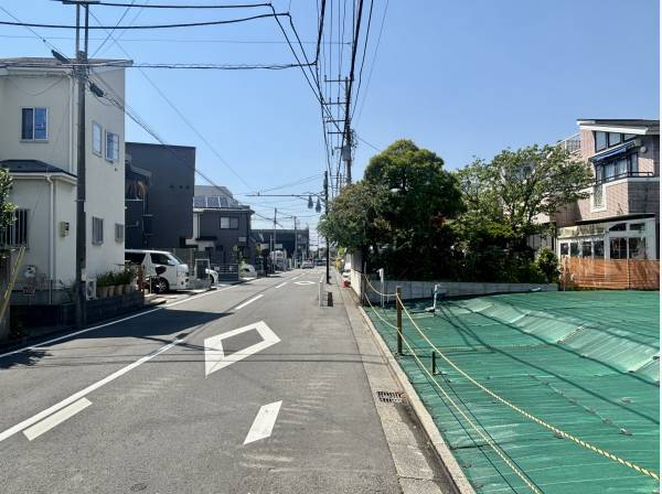 道路との高低差が少なくプランを考えやすい土地