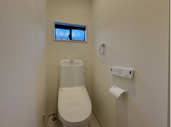 すっきりとしたトイレは1階2階それぞれに配置