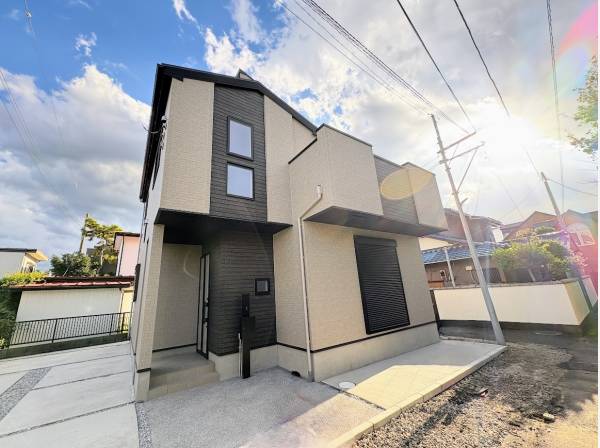 建物外観、カースペース1台分あり