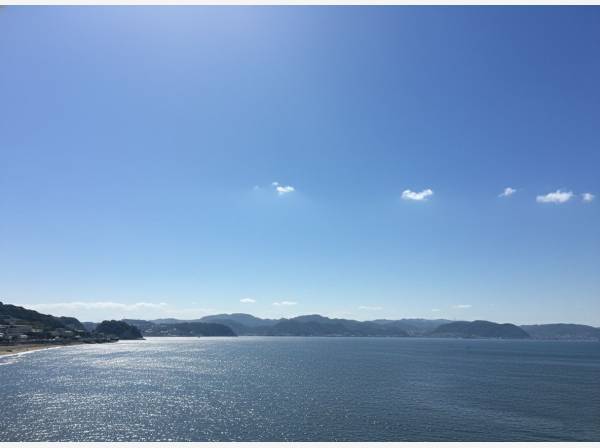 遮るものなく海を望む贅沢な空間が待っています