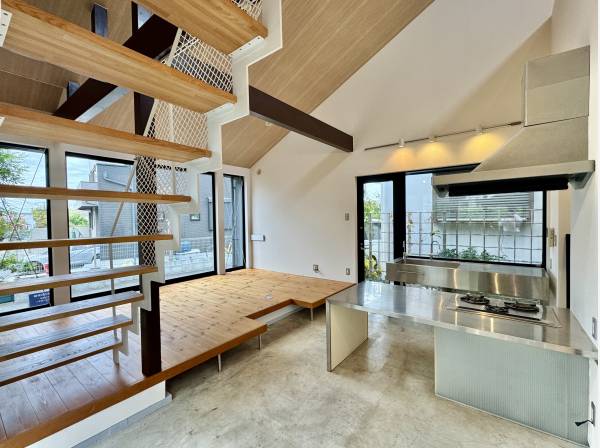 コンクリートと木の、静かな共存