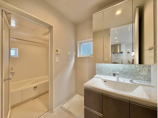 清潔感のある色合いで統一され、スッキリとした印象を受けます