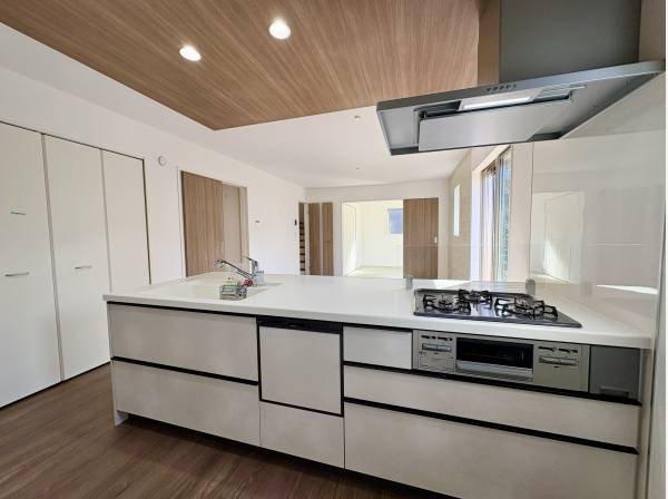 食洗器付きのシステムキッチン