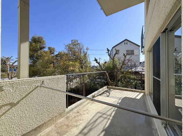 バルコニーはゆとりがあり広々としています