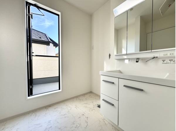 サニタリースペースはサブバルコニー直結