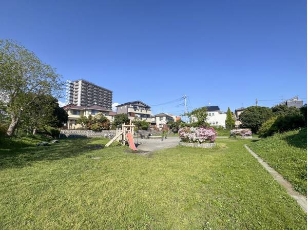 西久保広町公園まで徒歩3分（約230m）