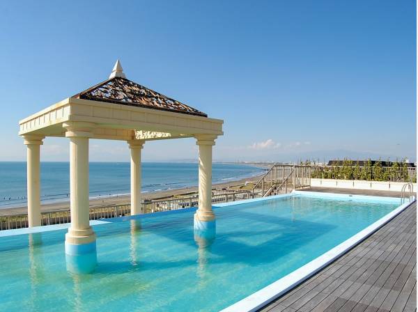 サウナやプールなど共有施設が充実しています