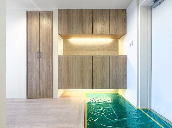 立体的な美しさをもたらすフロートタイプのシューズラック