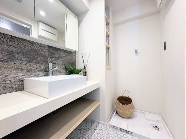 収納スペースも兼ね備えたサニタリールーム