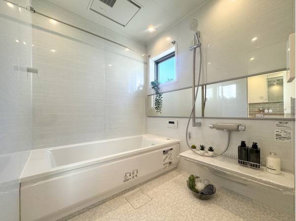 ワイドミラーが空間をより広く感じさせます