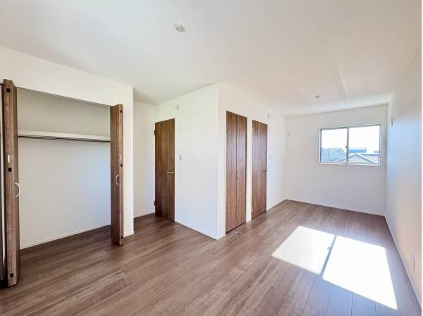 居室　間仕切りすれば2部屋としてもお使いいただけます（別途費用負担有）