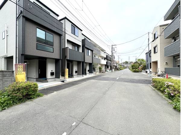 前面道路もゆったりで駐車も楽々