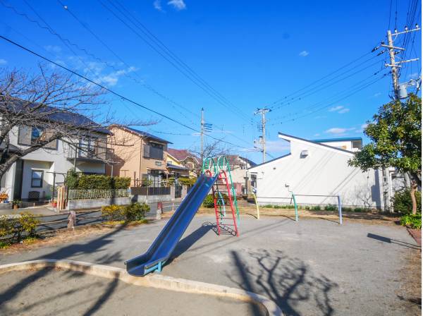 虹ケ浜東公園まで徒歩2分（約100m）