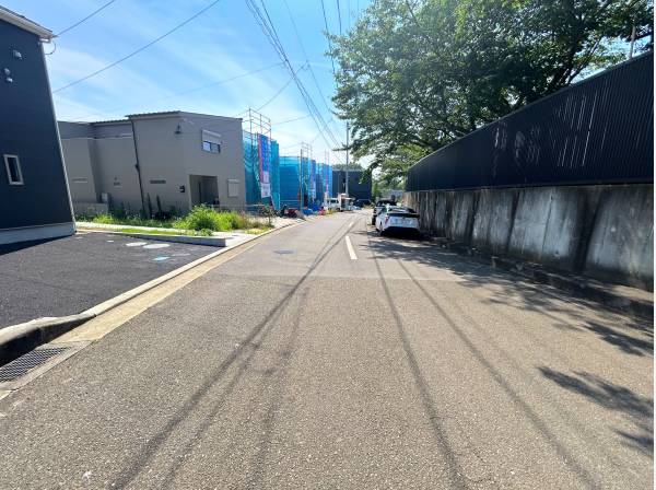前面道路は約8.0m御座います