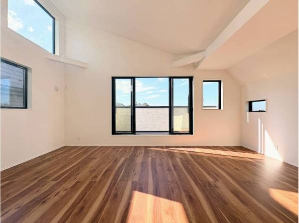 ご家族があつまるリビングは天井も高くて開放的な空間です。