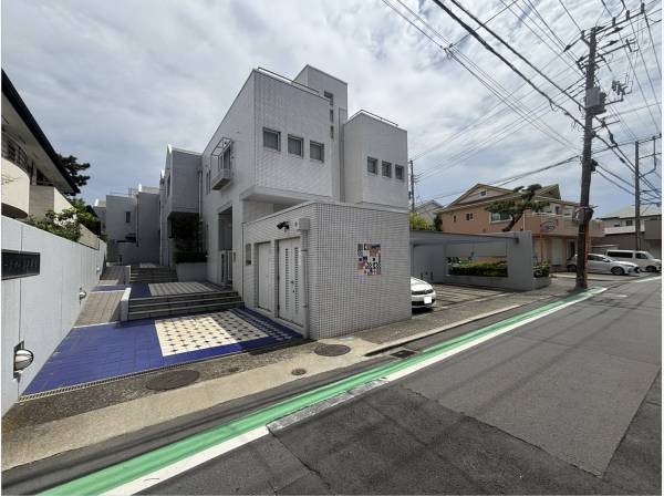 マンションとは思えない外観