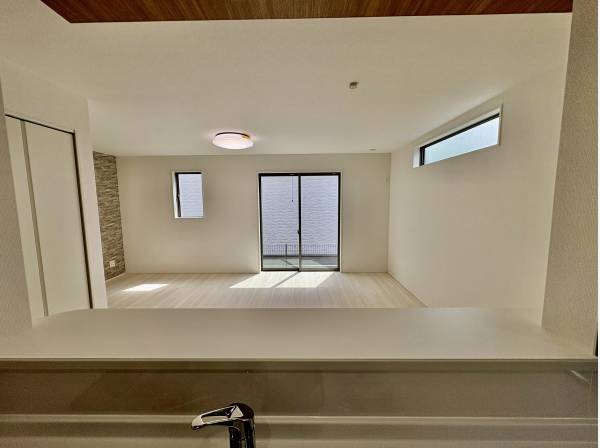 キッチンから家族と会話ができますよ。