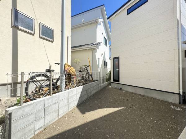 敷地奥にはちょっとしたお庭もあります