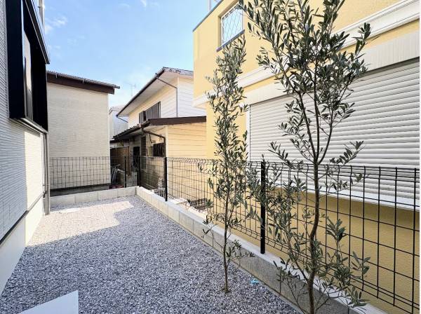 小さなお庭もありガーデニングも楽しめます