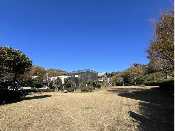 七里ガ浜東五丁目北公園2分（約90m）