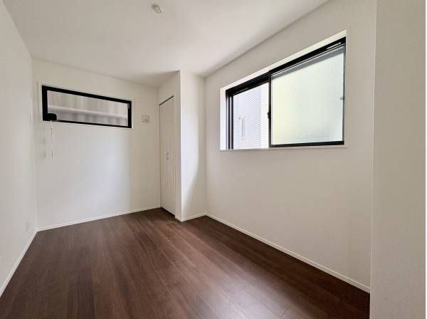 洋室は明るく落ち着いた空間