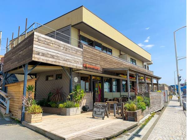 HALEサーフィンスクールまで徒歩10分（約800m）