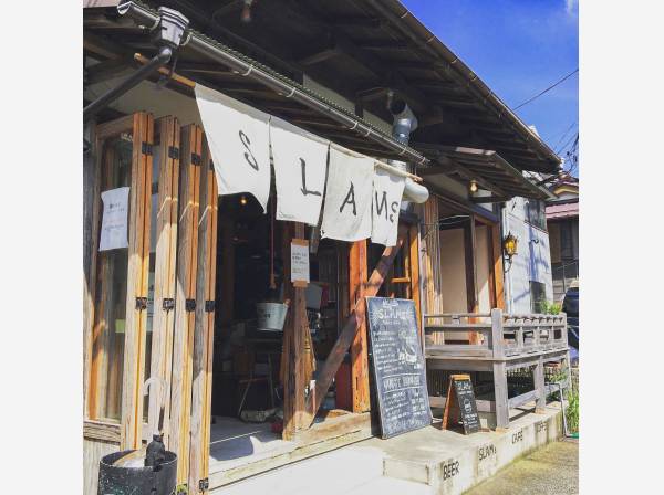 SLAMs BURGER HOUSEまで徒歩7分（約500m）