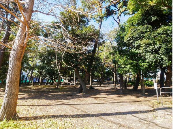 西浜公園まで徒歩2分（約160m）