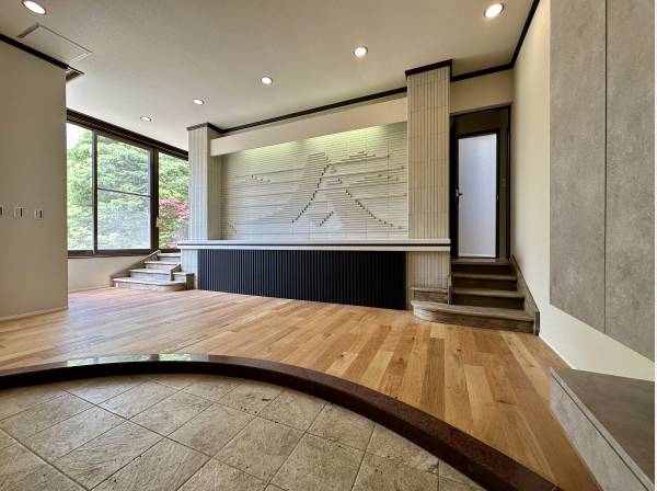 規格外の広さの玄関ホール