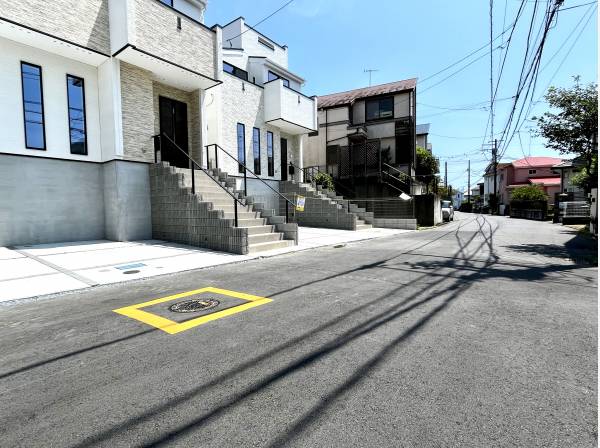 前面道路もゆったりで駐車も楽々