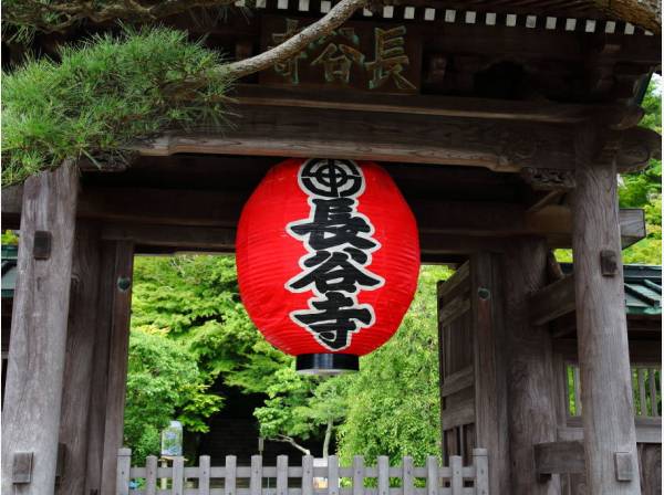観光客で賑わう「長谷寺」まで徒歩７分(約500ｍ)