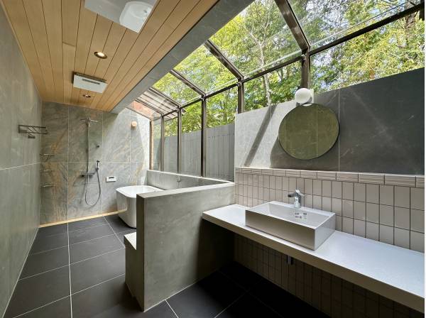 日常の疲れを癒すバスルーム/緑が気持ちいい空間でした