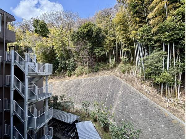 大庭城址公園が隣にございます。