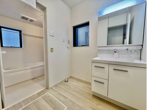 洗面所も広いですね！