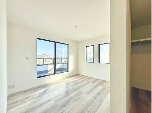 主寝室は約7帖（大型ＷＩＣ付き）