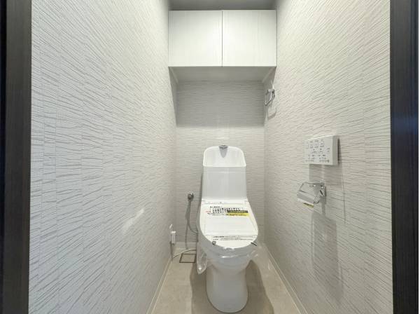 クロスはシンプルなホワイト基調で清潔感がありますね