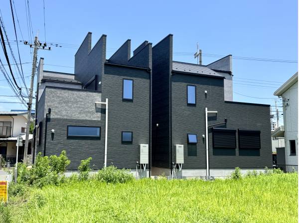 南側は建物がなく1階の日当たりも期待できます