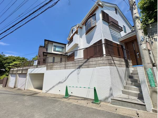 朝からしっかりと陽光が差しこむ開放感のある敷地です