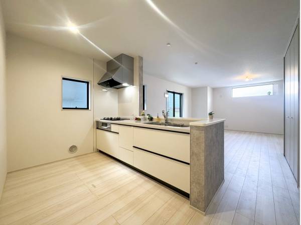 キッチンは見通しが良くお料理中も家族を優しく見守れます