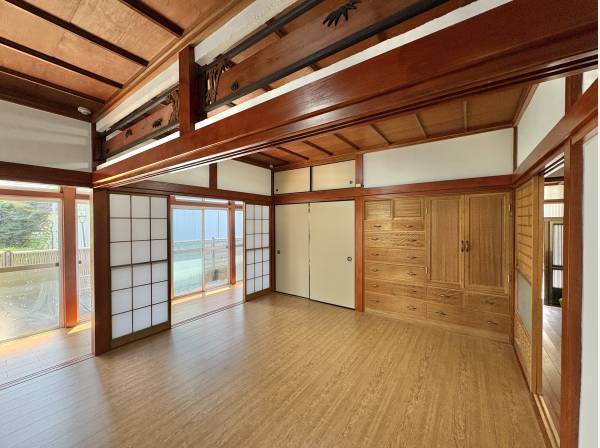 年月を重ねた木材が、この家だけの風景をつくります。