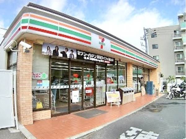 セブンイレブン藤沢片瀬山店まで約1.1ｍ